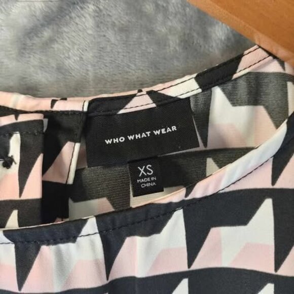 Who What Wear Geometric Print ShortSleeve Button Back Pink Black Gingham Top XS - Picture 2 of 9